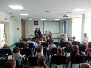 Przedszkolaki z Mąchocic Kapitulnych z wizytą w Komisariacie Policji I Kielcach