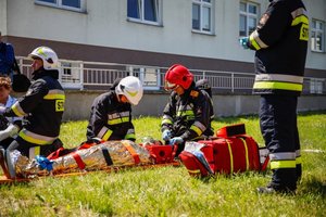 strażacy podczas ćwiczeń
