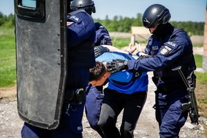 Policjanci podczas ćwiczeń