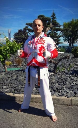 Maciej Sikoński w kimono
