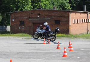 policjant na motocyklu