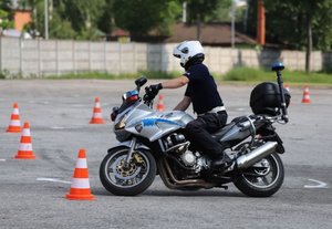 policjant na motocyklu