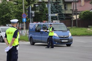 Policjanci kierujący ruchem