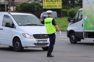 Policjanci kierujący ruchem