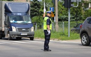 Policjanci kierujący ruchem