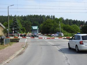 Policjanci na przejazdach kolejowych