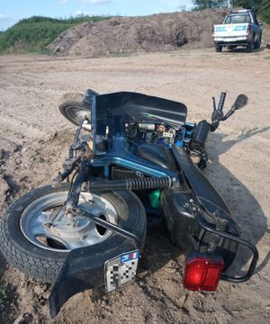 motorower, którym poruszał się nietrzeźwy 25-latek