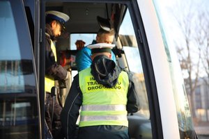 policjanci inspekcja transportu drogowego i wojewoda świętokrzyski