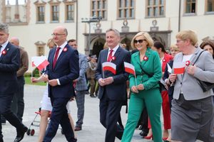 uczestnicy obchodów uchwalenia Konstytucji 3 Maja