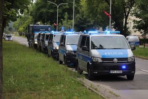 policjanci podczas zabezpieczenia meczu