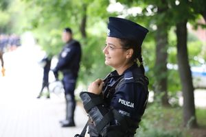 policjanci podczas zabezpieczenia meczu