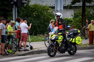 policjanci na trasie wyściguTour De Pologne