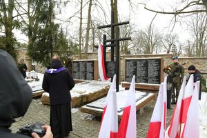 Pamiętamy o Matkach i Ojcach na „nieludzkiej ziemi”