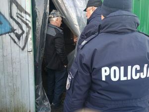 Wspólne działania policjantów oraz streetworkerów