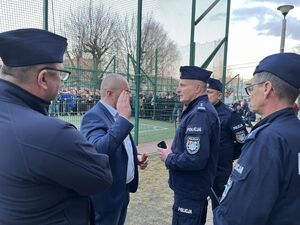 policjanci zabezpieczający wydarzenie