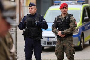 Policjanci uczcili Święto Wojsk Lądowych