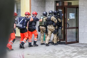 Napastnik wtargnął do szkoły…