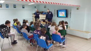 Lekcja zimowego bezpieczeństwa w świetlicy &quot;4 Kąty&quot;