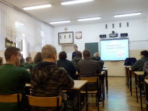 Policjanci w Zespole Szkół Leśnych w Zagnańsku
