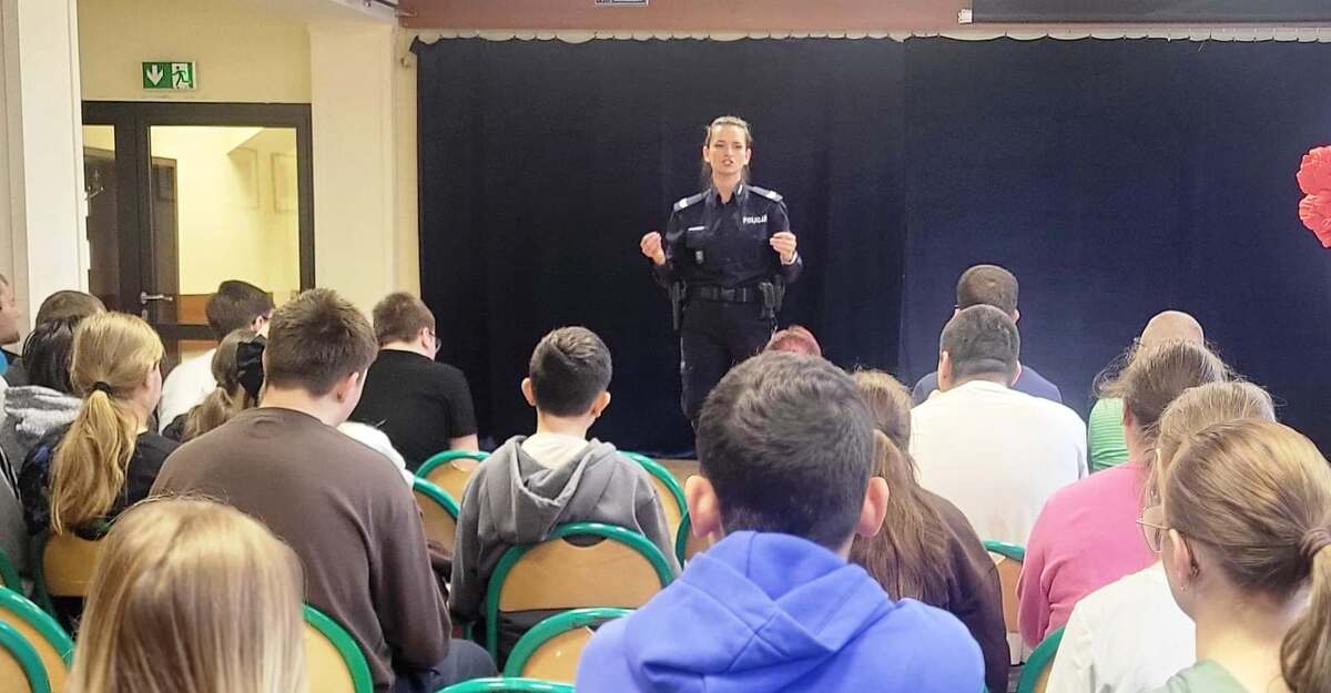 Spotkanie z funkcjonariuszką Policji w ramach Tygodnia Przeciwdziałania Przemocy